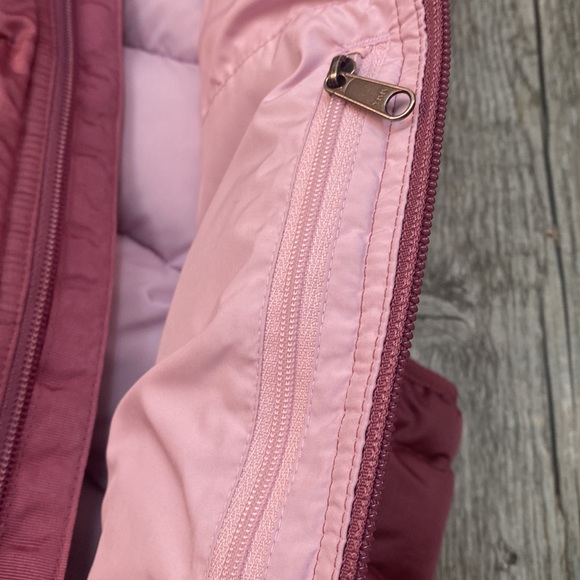 Patagonia Women's Vest in Mauve Pink - Picture 8 of 9